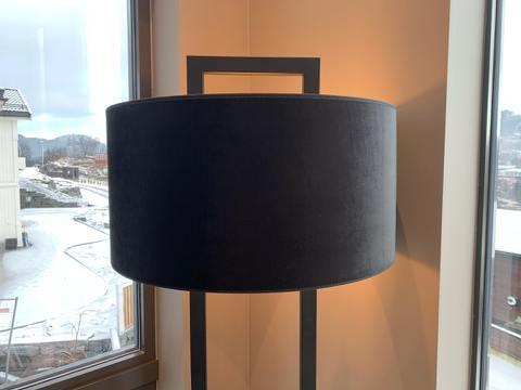 Hallbergs Roma lampeskjerm sort m/gullinnside 50cm