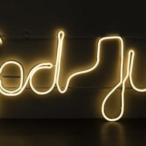 Arnøy GOD JUL skilt hvit 82x32cm 1,5m kabel