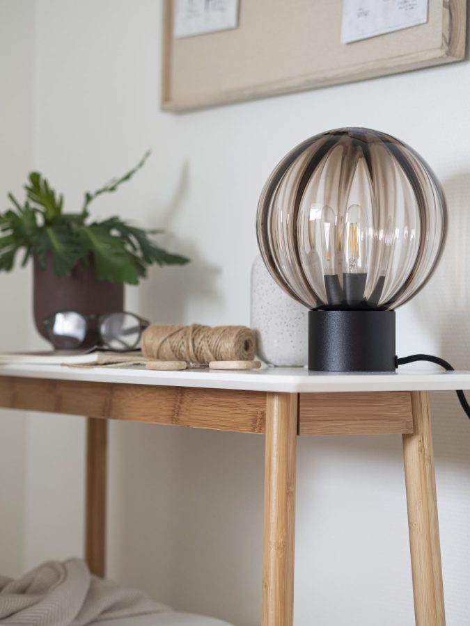 Hadeland Glassverk Bordlampe Optikk kakao m/sort sokkel